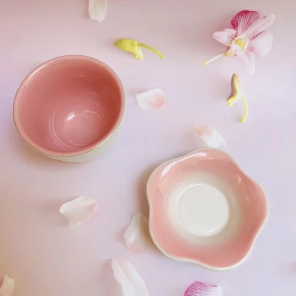 Le Creuset Tea Cup With Flower Saucer(reserve for seashelly) - Picture 8 of 11